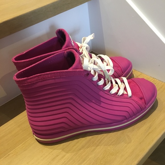 Ccilu Vegan Berries and Cream Hi Tops - Picture 3 of 6